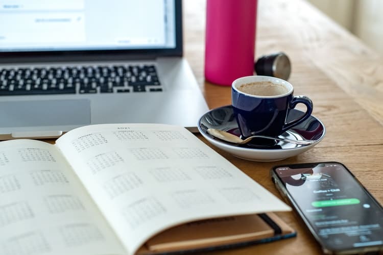 A guide to creating a multilingual blog editorial calendar