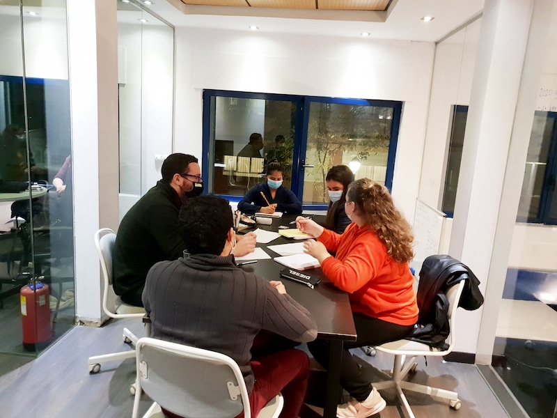 English class being taught by VeraContent members to Madrid For Refugee users