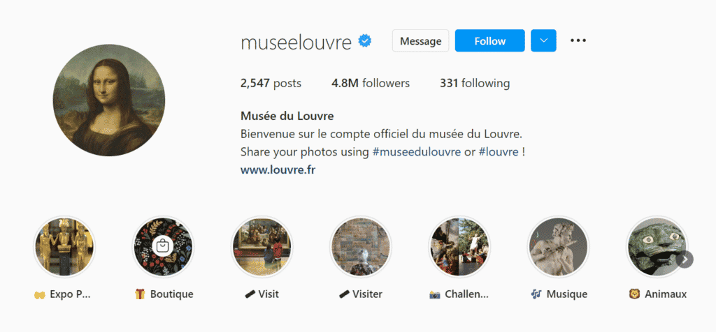 Example of creating an Instagram bio in two languages from Louvre Museum.