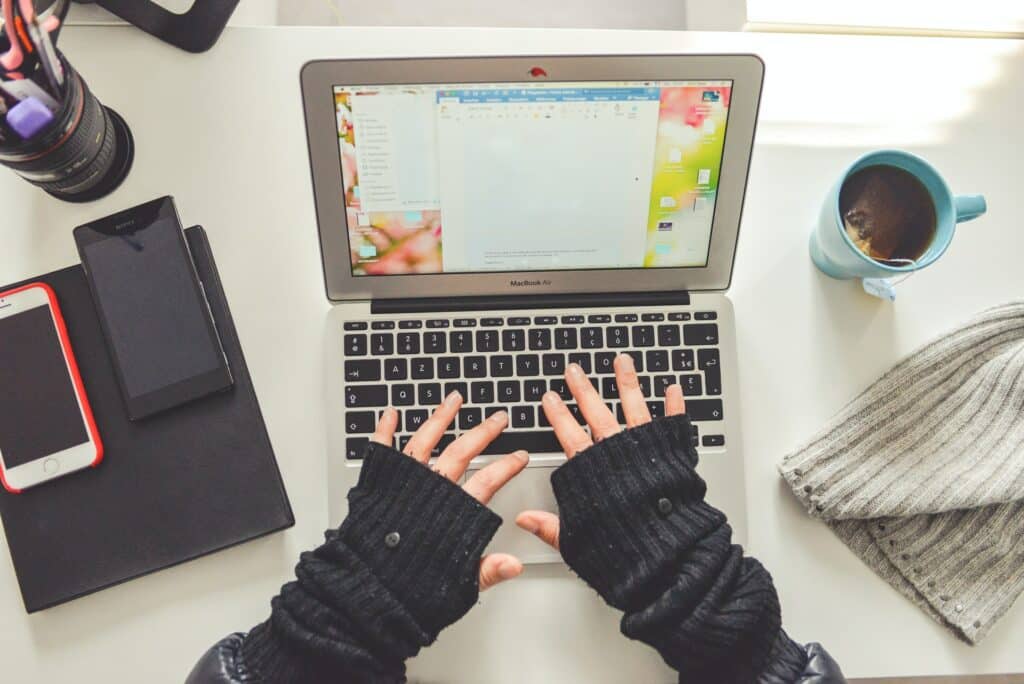 Woman working on laptop to illustrate multilingual copywriting best practices