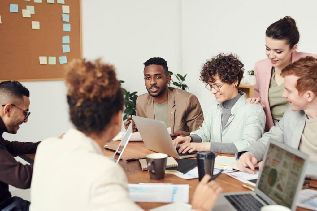 A team discussing their content marketing translation strategy