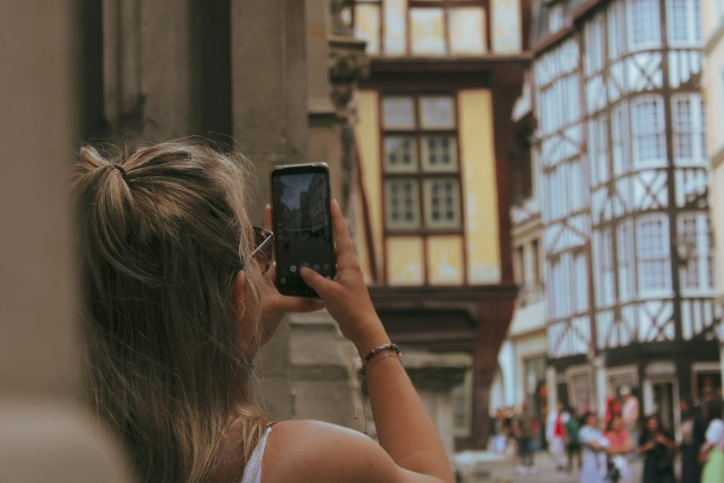 Capturing local videos on a mobile phone