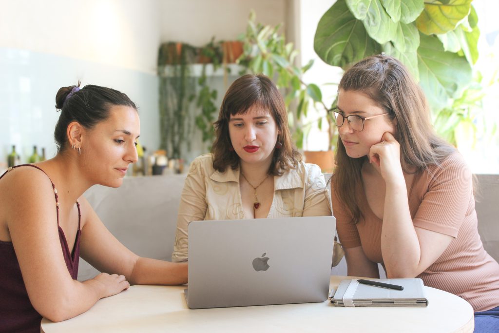 Global content marketing services for the education industry by Veracontent