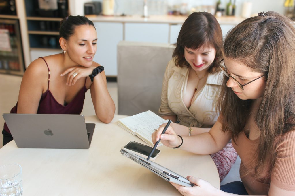 VeraContent marketing team working on European social media marketing